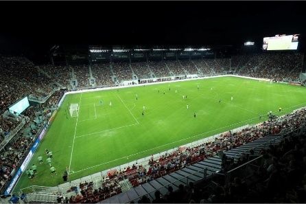 Iluminación del campo de fútbol