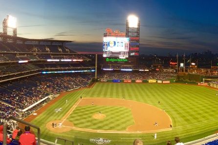 Iluminación del campo de béisbol