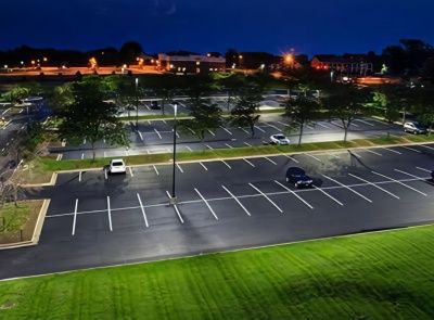 Soluciones de iluminación para estacionamientos Sensores de movimiento, fotocélulas y control